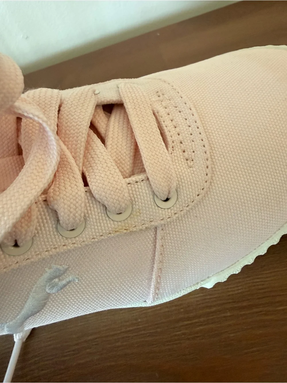 Puma Soft Foam Carina Summer Cat Shoes Casual Pink and White Women's size 7